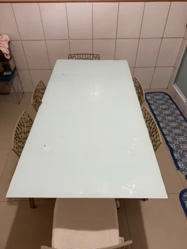 Mesa de vidro com 6 cadeiras