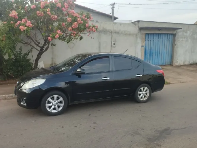 Nissan Versa SL 1.6 16V Flex Fuel 4P Mec. 2013