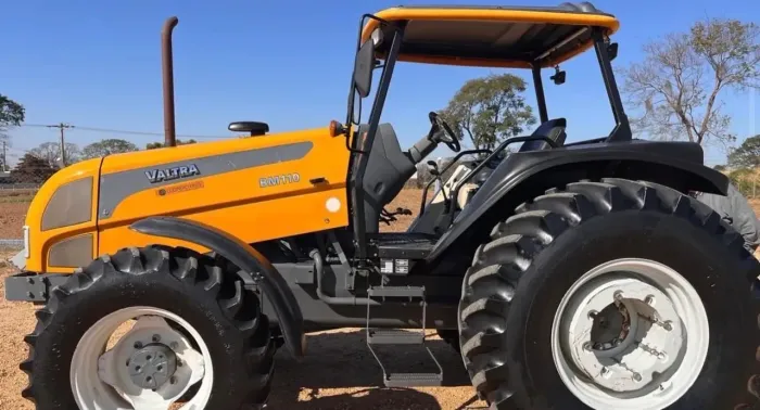 Trator Valtra BM110 13/13 - Parcele 