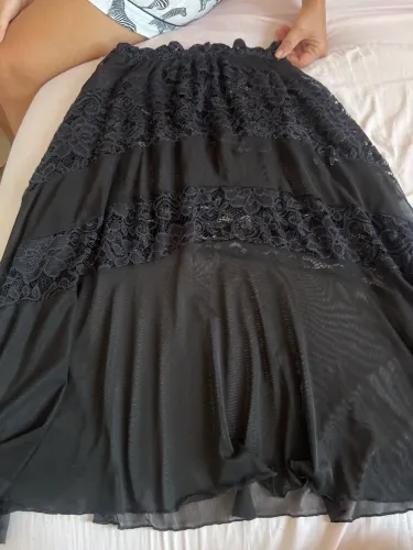 Saia de renda preta