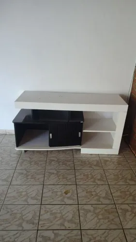 Rack semi usado branco e preto,80 reais