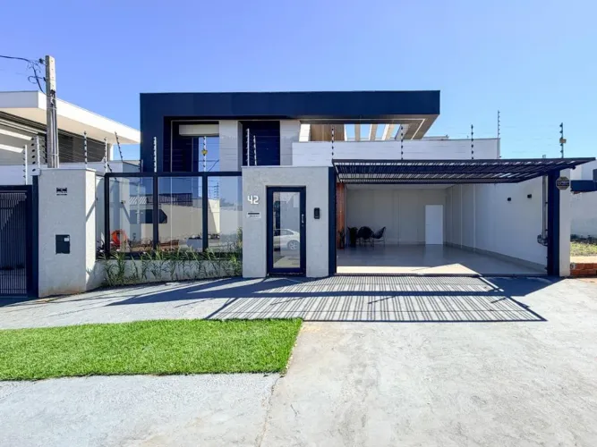 Casa à venda em Maringá, Jardim Munique, com 3 suítes, com 204.35 m²