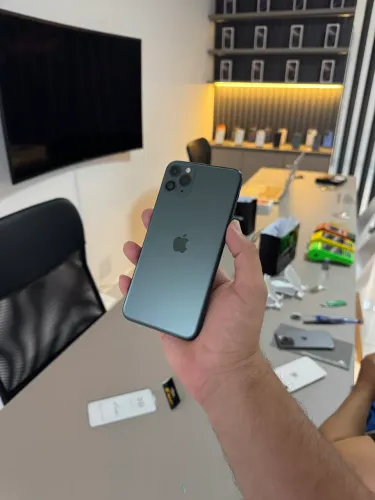 iPhone 11 Pro Max 64 gigas sem id 