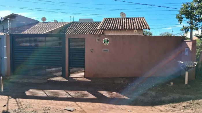 Casa no Jardim das Nações/3 Quartos (1 Suíte)/Cozinha Planejada/Portão Eletrônico