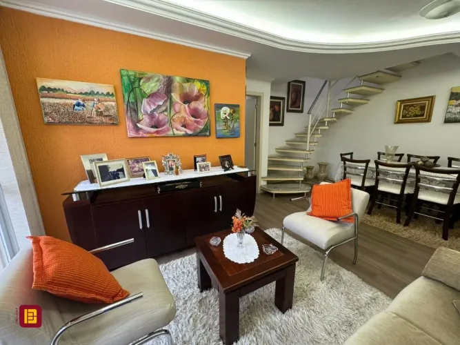 Cobertura duplex com 182 m² de área privativa, no Córrego Grande, em frente à UFSC