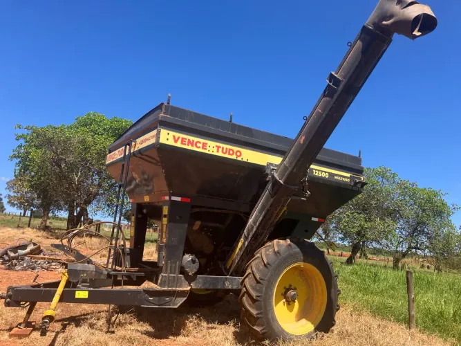 Carreta graneleiro Bauka 