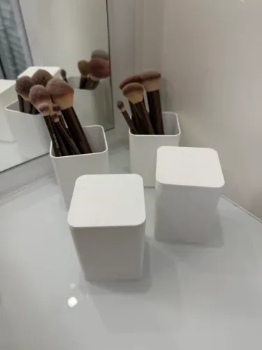 2 Porta pincel, 1 de algodão e cotonete