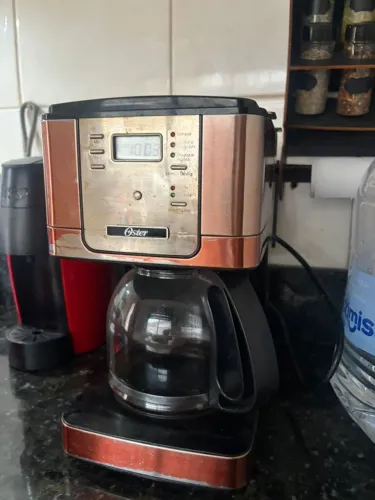Cafeteira oster programável 