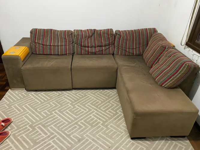 Sofá em L de 4/5 lugares