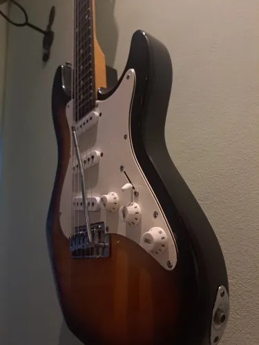 Guitarra Strato Strinberg