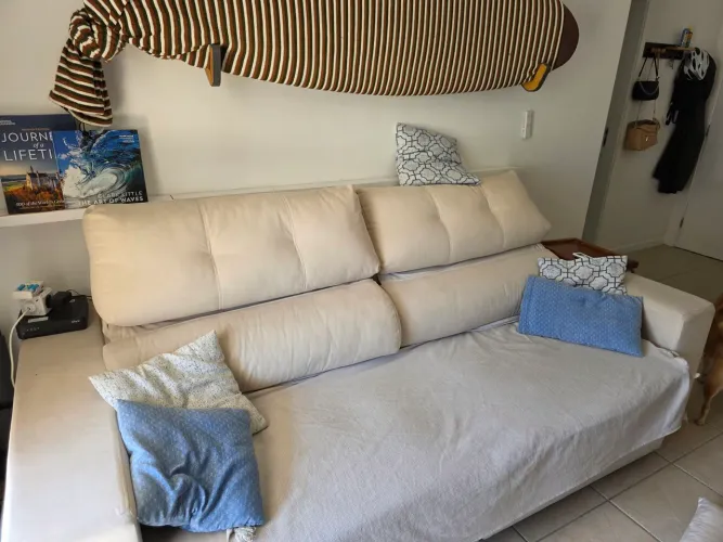 Sofá retrátil off white 2.50 de largura. Mola ensacada. Buscar em botafogo