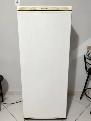 Geladeira Eletrolux 245L