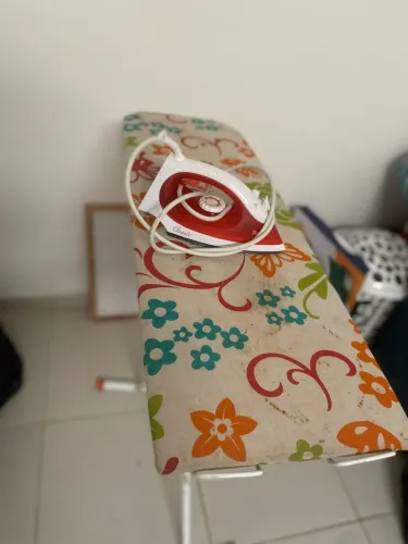 Kit Tábua de passar roupa e máquina de passar roupa