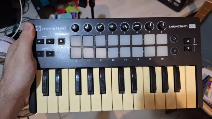 Teclado MIDI Novation Launchkey Mini MK2 25 Teclas