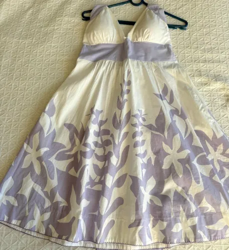 Vestido leve LEMON COLA, com delicada estampa floral. Tam. M