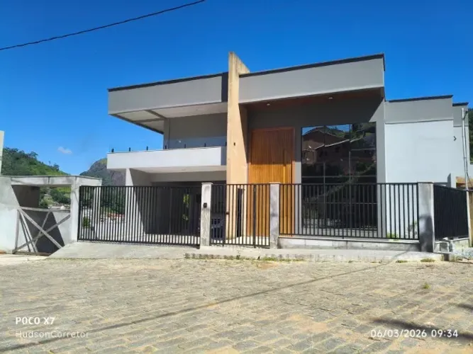 Belíssima residência em Bom Jardim - RJ.
