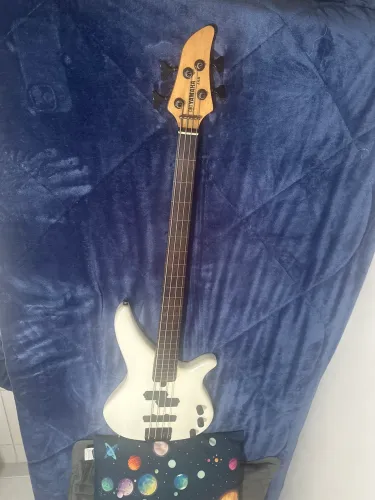 Baixo Yamaha ERB 4 cordas