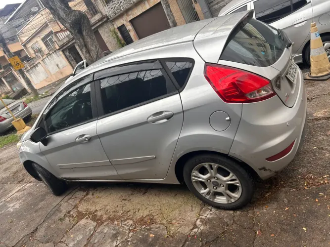 Ford Fiesta 1.6 16V Flex Aut. 5P 2014