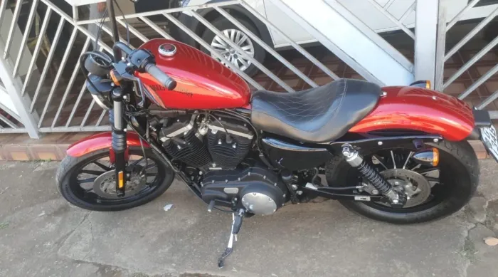 Harley Davidson 883 iron 2012