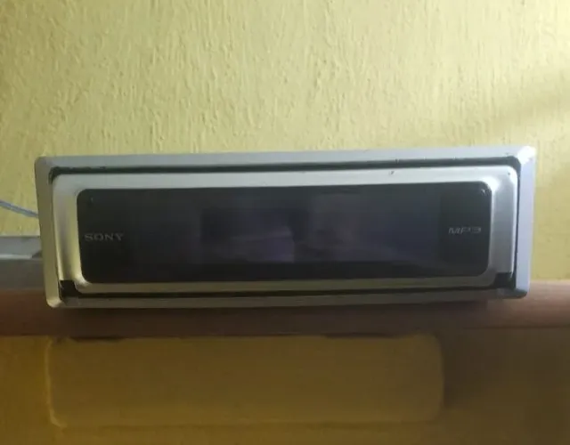 Radio cd Sony modelo CDX M850MP 