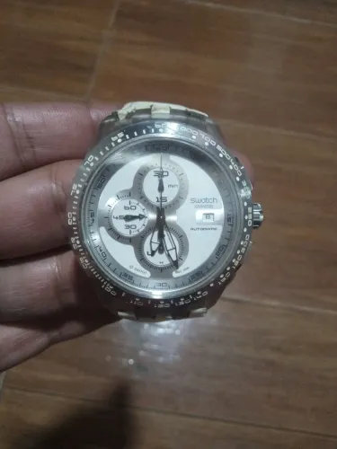 Relógio Swatch automático e cronógrafo,vidro em safira funcionando perfeitamente!