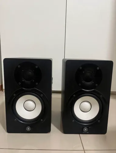 Vendo Par de Monitores Yamaha HS5.