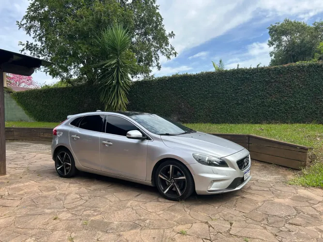 Volvo V40 T-5 R-design 2.0 Aut. 2014