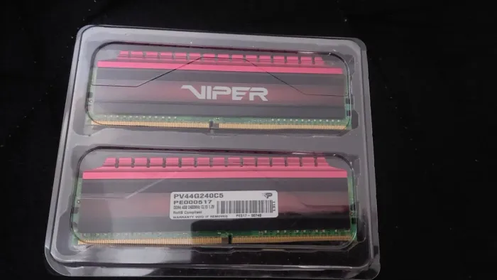 Memória RAM DDR4 4GB - 2 placas de 4GB cada (total 8GB)
