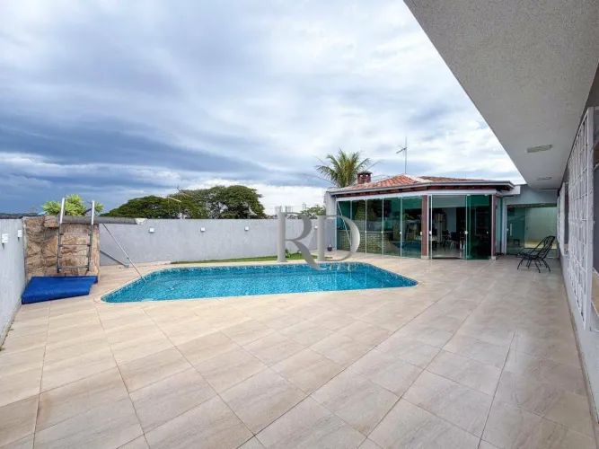 Casa Térrea com Piscina à Venda no Jardim Champagnat Londrina/PR