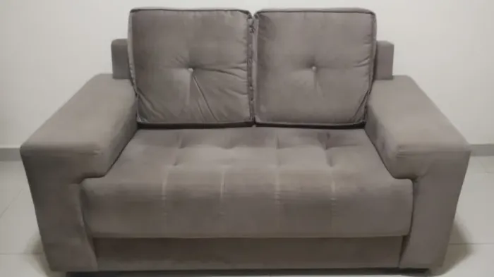 sofá de 2 lugares