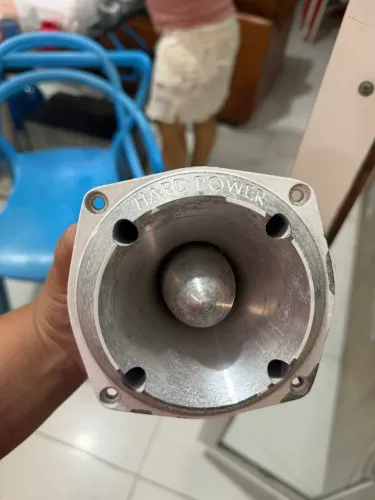 Par de tuíta hard power