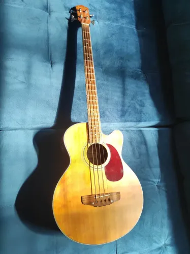 Baixo 4 cordas Giannini - Baixolão