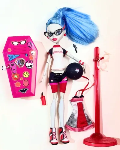 Monster High - Ghoulia yelps Classroom 