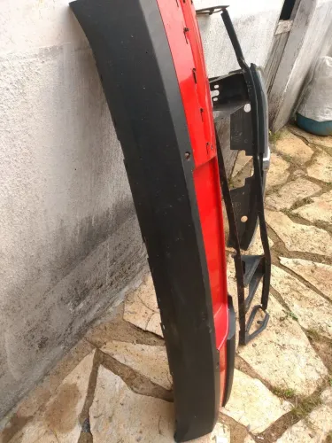 Vendo para-choque traseiro Saveiro Cross,paralamas lado direito Zafira e grade Duster