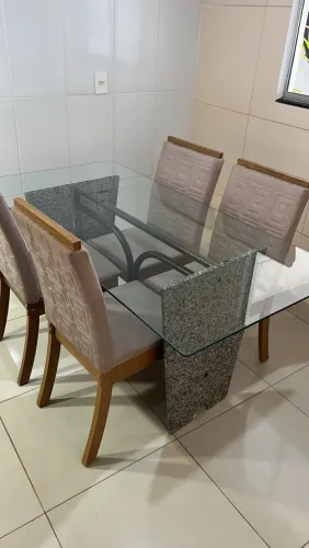 Mesa de vidro com 4 cadeiras almofada