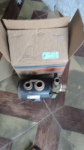Bomba d'água schneider 110v/220v em ótimo estado