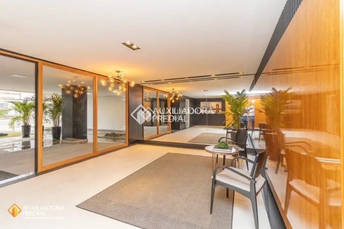 Cobertura à venda no Menino Deus com 3 dormitórios e 126 m² de área útil