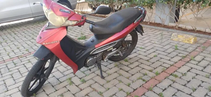 Moto Zing 100