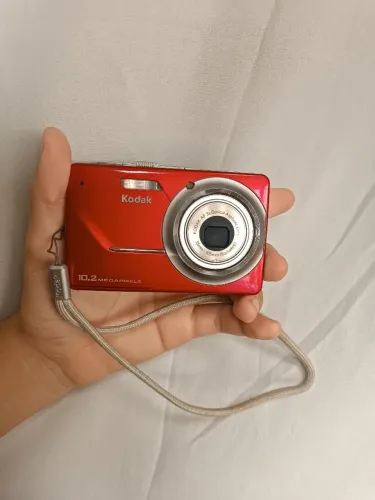Câmera kodak vermelha