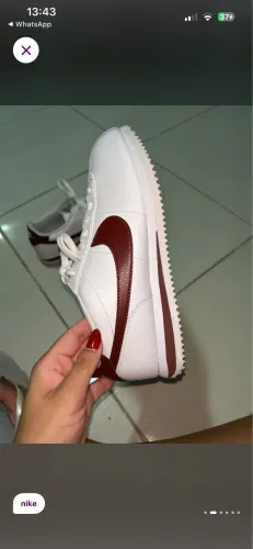 tênis nike cortez leather branco vinho 37
