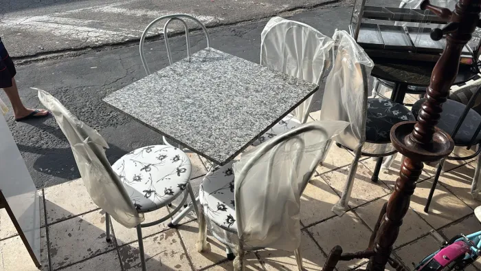 Mesa 4 cadeiras de pedra granito