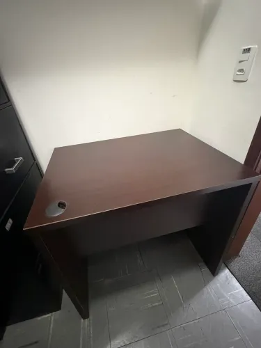 Mesa de madeira maciça