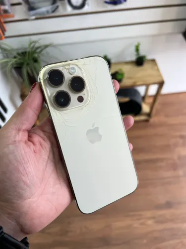 iPhone 14 Pro Gold traseira trincada apenas