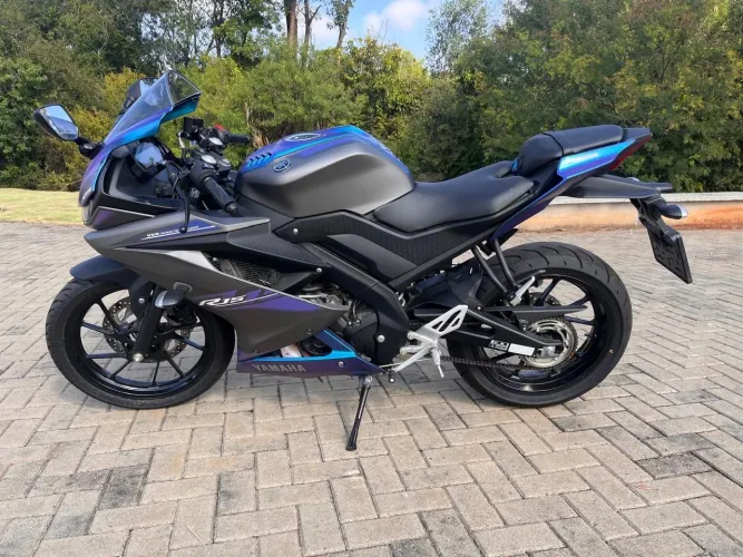 R15 Zero com menos de mil km