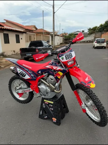 Vende crf 250f 2025 cheia de acessórios moto fez 1 trilha