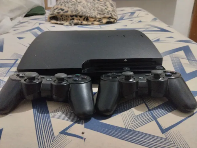 Vende-se PS3 desbloqueado ótimo pra jogar mas é só pra retirada