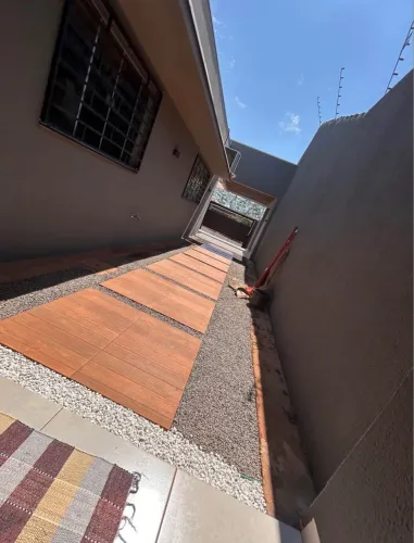     Casa com suíte, área gourmet e quintal amplo - 250 m² de terreno