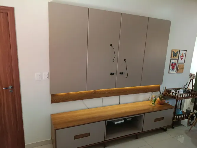 Painel de TV e rack 2,5m