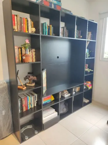 Estante com lugar para tv 