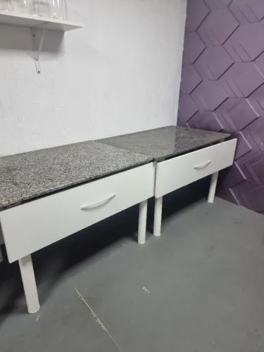 Mesa de granito com gaveta ( mdf)